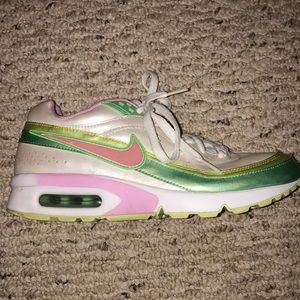 Women’s Nike Air Tennis Shoes Size 6